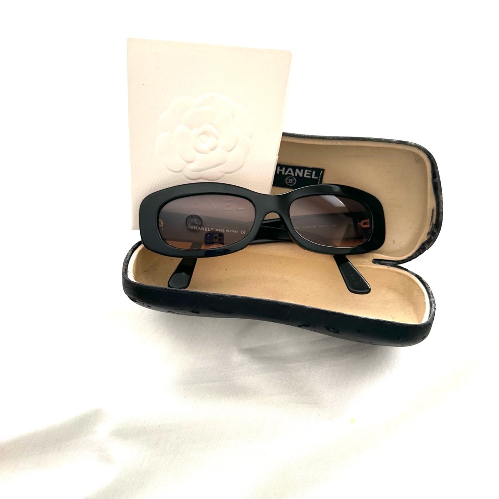 CHANEL Black Sunglasses with Tan Interior Case